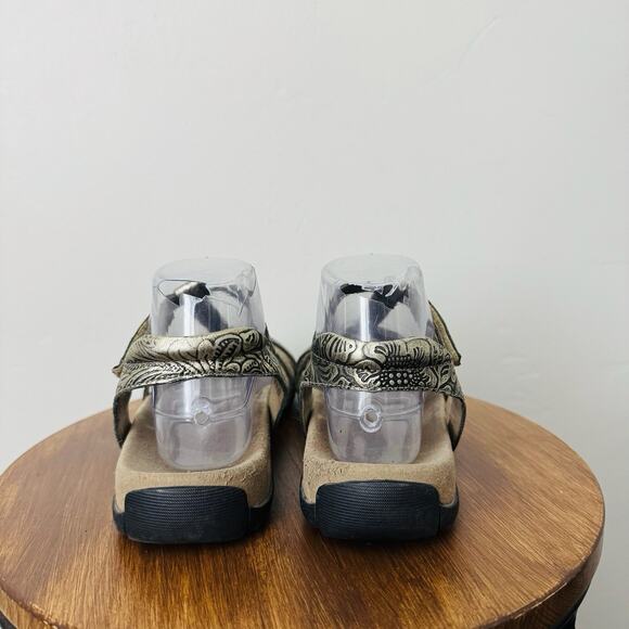 Taos Trophy 2 Metallic Gold Strappy Sandals Women’s Size 8 - Picture 5 of 10